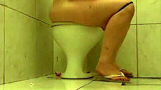 Bitchy camgirls: Amateur bathroom cam