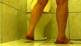 I filmed my naughty cousin in the bathroom