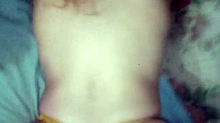 Government netbook and cell phone babe: A hot amateur video