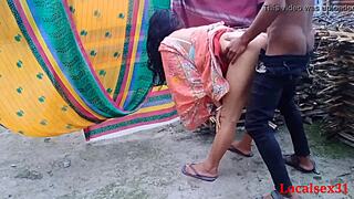 Indian webcam mom gets a handjob and a huge hardcore fuck in the great outdoors