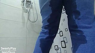 i was so desperate to pee, i ended up wetting my jeans completely