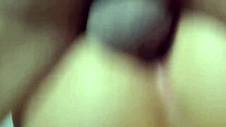 看看这个激烈的跨种族混合，与火辣拉丁熟女的全肛交行动