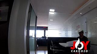 I spend 5 minutes in a session with Joy Cardozo.