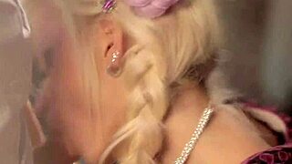 MILF Handjob: The Amazing Skills of The Secretary Brought out the Jelly