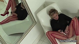 This HD video displays Sonia’s mature body