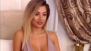 Teen Girl Rubs Pink Pussy Outdoors for Voyeurs