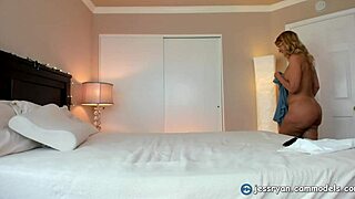 hey, check jess ryan getting a huge cum load on her milf ass, unreal!