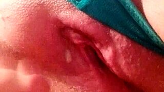 Chilean MILF takes herself in a solo