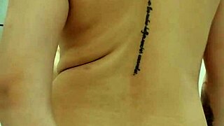 Mature MILF gives her tight ass stretched