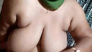 Mature mom caught while streaming a sex show on camera