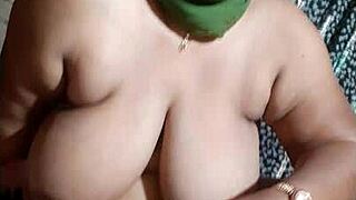 Mature mom caught while streaming a sex show on camera