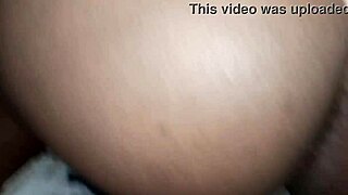 ela acorda com sexo e ganha creampie na bunda