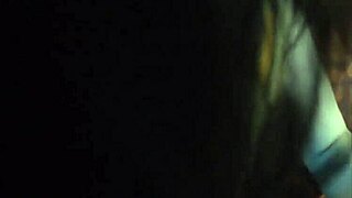 Zamira culona con su primer disfraz y la potra aleja con la camiseta de ecuador viendo el partido