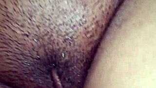 disfrasada de chica mala, traga toda una gran verga y cabalga hasta correrse