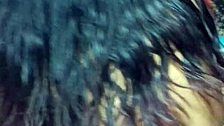 disfrasada de chica mala, traga toda una gran verga y cabalga hasta correrse