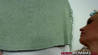 Stepmom licks that skinny teen's pussy so good