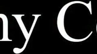 mi amigo me encuentra desnuda en la cama y me coge con su enorme verga, provocando orgasmos intensos en nuestro encuentro casero