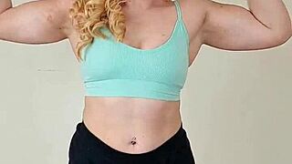 hey, check out this sexy muscle girl at the gym