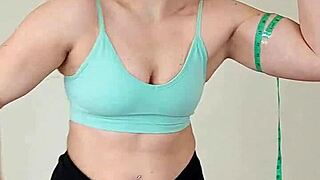 hey, check out this sexy muscle girl at the gym