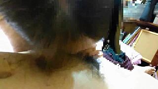 日本主妇给史诗手活和口交