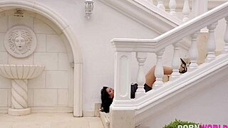 Big tits and big ass: Linda Black(MILF) of Colombia cuonds her afternoon relief by the 26th a month, 16th a week, and 4th a day