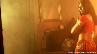 Solo Indian Babe Expresses Sensuality Through Erotic Dancing And Sensual Touches