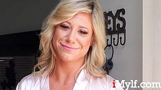 熟女和邻居男孩出轨