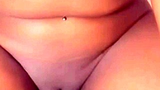Softcore Mom indulges in muscular solo play
