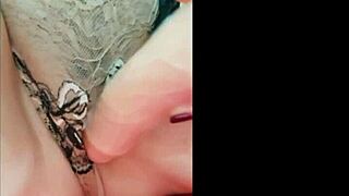 Mon Épouse Filme Sa Culotte Avant De Se Caresser Avec Un Gode