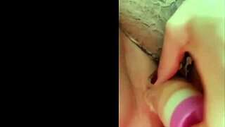 Mon Épouse Filme Sa Culotte Avant De Se Caresser Avec Un Gode