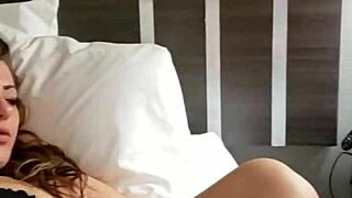 i show how to masturbate with toys to orgasm as a milf