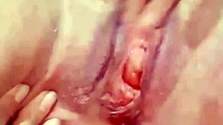 Milf masturbates when alone full video