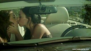 在淋浴里和女同性恋朋友们感觉饥渴？