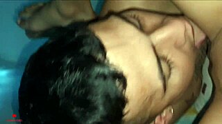 me encuentro a mi hermanastra follandomela