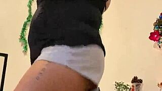 Anna Maria in Booty Shorts!