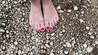 Down by the beachboard, amateur couple hits it off over foot fetish