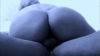 madura culona argenta chupa la pija y se sienta a gozarla