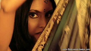 Hey, check this sexy Indian babe dancing so sensually!