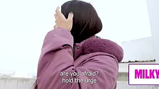 操大屁股和巨乳的狂野棕发动作