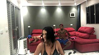 Look at Val Mineirinha dancing in thong for the thugs.