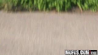 Mofos公共搭讪：祖扎娜放弃独奏换硬核户外肛交