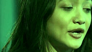 Reagan Foxx Initiates Teen In Lesbian Tribbing