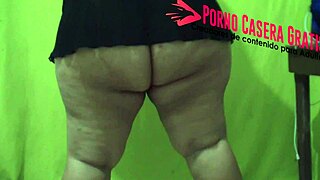 Mature with big butt dancing without underwear 😏