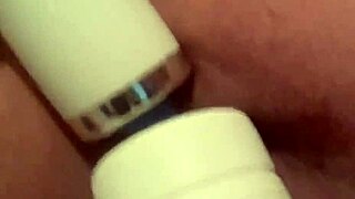 A married woman with a big pussy lips gets wet