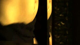 黑发美女穿黑裙独秀惊艳！