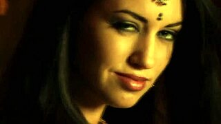 黑发美女穿黑裙独秀惊艳！