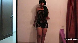 Hot Indian ass shaking sexy bollywood dance
