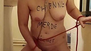 捆绑婊子在原始BDSM中被羞辱