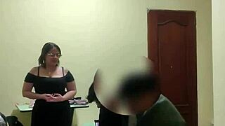 女仆被羞辱并在自制视频中猛烈插入 第2部分