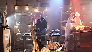 几位金发女演员的欢乐聚会，最后交换